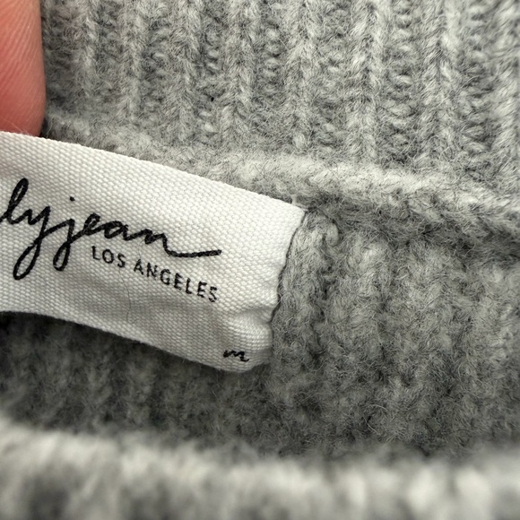 Carly Jean sweater - Picture 3 of 3